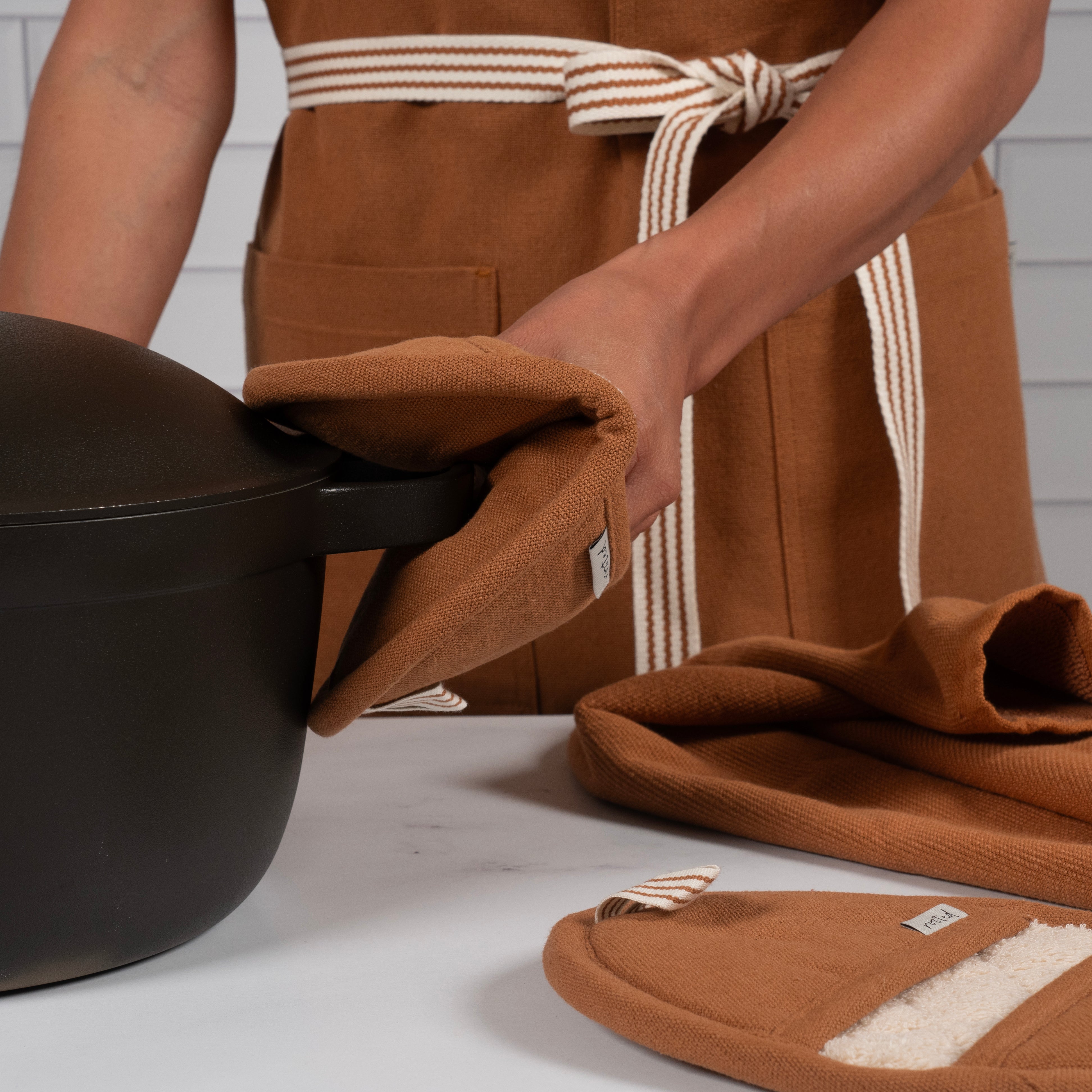 KAF Home Rooted Sustainable Set Of 2 Pot Grabbers 6